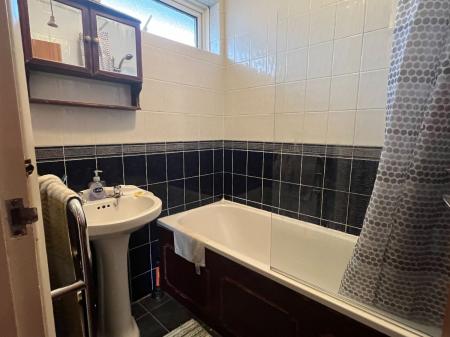 5 bedroom Terraced House to let in Kemsing Gardens, Canterbury, CT2