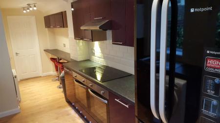 5 bedroom Semi-detached house to let in Lancaster Road, Wincheap, CT1