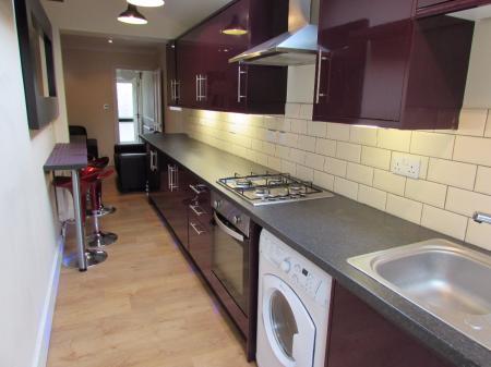 5 bedroom Terraced House to let in Martyrs Field Road, Wincheap, CT1