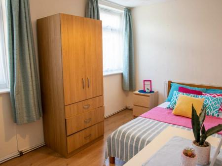 4 bedroom Town house to let in Mary Green Walk, Canterbury, CT1