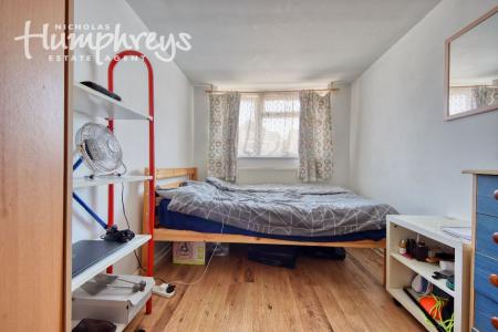 5 bedroom Semi-detached house to let in Mead Way, Canterbury, CT2