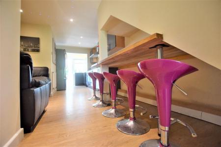 5 bedroom Semi-detached house to let in Rushmead Close, Canterbury, CT2