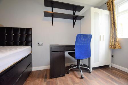 7 bedroom Semi-detached house to let in Tenterden Drive, Canterbury, CT2