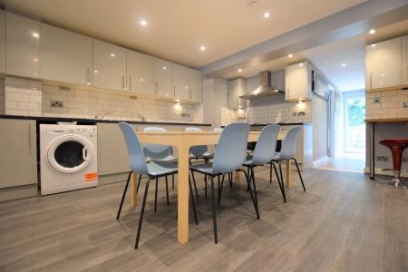 7 bedroom Semi-detached house to let in Tenterden Drive, Canterbury, CT2