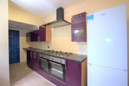 1 bedroom Semi-detached house to let in York Road, Wincheap, CT1