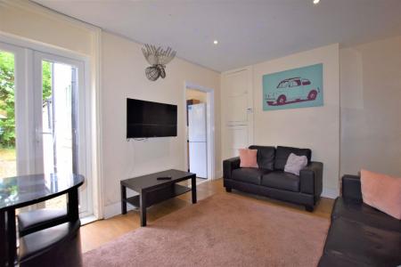 1 bedroom Semi-detached house to let in York Road, Wincheap, CT1