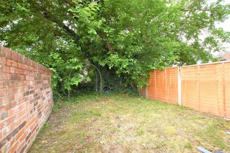 1 bedroom Semi-detached house to let in York Road, Wincheap, CT1