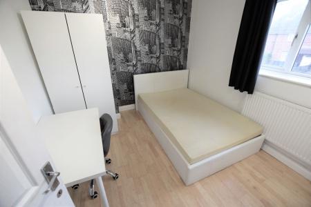 4 bedroom Semi-detached house to let in 4 Bed Student Home - Edgar Road, Opposite CCCU