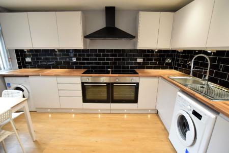 5 bedroom Semi-detached house to let in 5 Bed Student Home - 7 Green Cloth Mews
