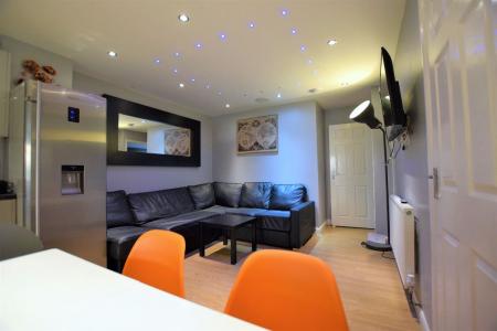 7 bedroom Semi-detached house to let in 19 Regency Place