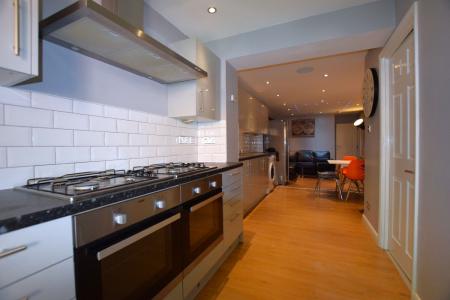 7 bedroom Semi-detached house to let in 19 Regency Place