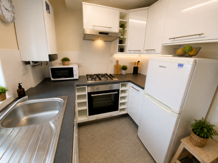2 bedroom Terraced House to let in 15 Artillery Street (Near City Centre)
