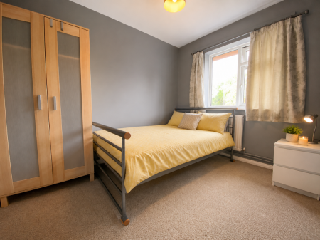2 bedroom Terraced House to let in 15 Artillery Street (Near City Centre)