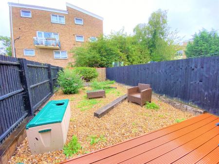 2 bedroom Terraced House to let in 15 Artillery Street (Near City Centre)