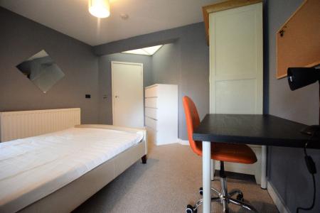 3 bedroom Apartment to let in St. Mildred's Court (City Centre)