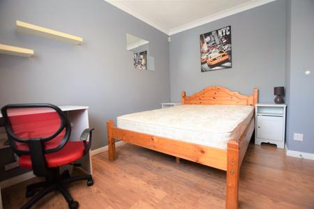 3 bedroom Terraced House to let in Bishops Way (St. Dunstans)