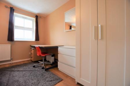 4 bedroom Terraced House to let in 4 Bedroom Student Home - Henry Court (Near City Centre)