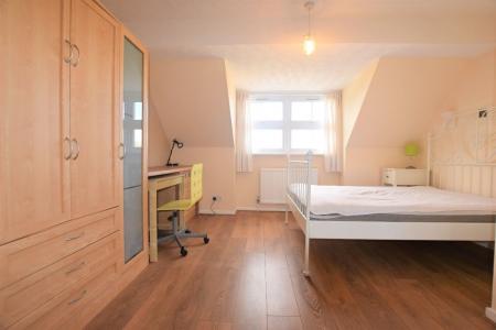 4 bedroom Terraced House to let in 4 Bedroom Student Home - Henry Court (Near City Centre)