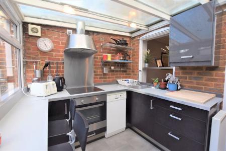 4 bedroom Terraced House to let in 4 Bedroom Student Home - Henry Court (Near City Centre)