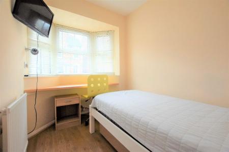 4 bedroom Terraced House to let in 4 Bedroom Student Home - Henry Court (Near City Centre)