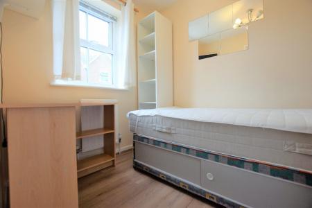 4 bedroom Terraced House to let in 4 Bedroom Student Home - Henry Court (Near City Centre)
