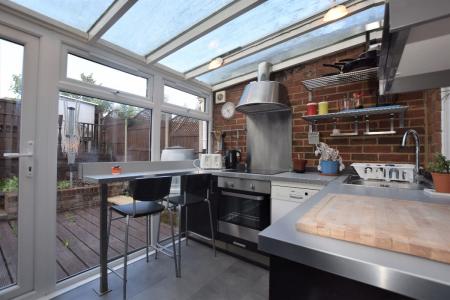 4 bedroom Terraced House to let in 4 Bedroom Student Home - Henry Court (Near City Centre)