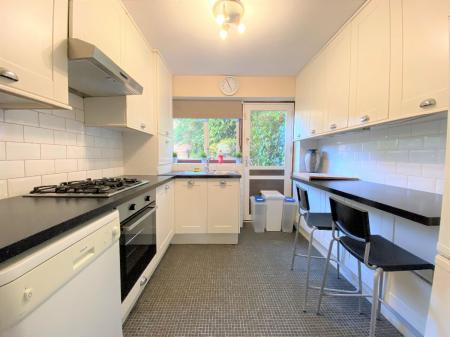 4 bedroom Terraced House to let in 4 Bedroom Student Home - 3 Teddington Close