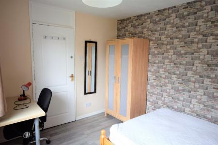 4 bedroom Terraced House to let in 4 Bedroom Student Home - 3 Teddington Close