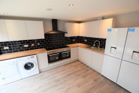 5 bedroom Semi-detached house to let in 6 Green Cloth Mews