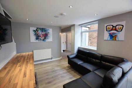 5 bedroom Semi-detached house to let in 6 Green Cloth Mews