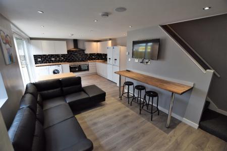 5 bedroom Semi-detached house to let in 6 Green Cloth Mews