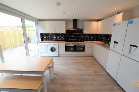 5 bedroom Semi-detached house to let in 6 Green Cloth Mews