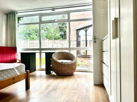 4 bedroom Terraced House to let in 4 Bedroom Student House - City Centre