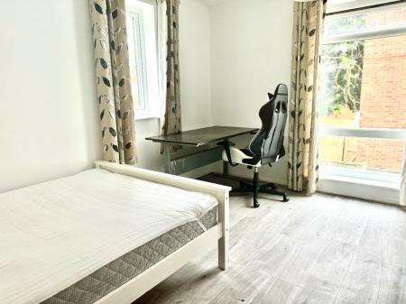 4 bedroom Terraced House to let in 4 Bedroom Student House - City Centre