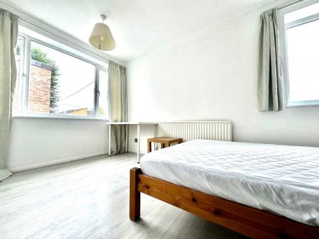 4 bedroom Terraced House to let in 4 Bedroom Student House - City Centre