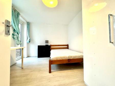 4 bedroom Terraced House to let in 4 Bedroom Student House - City Centre