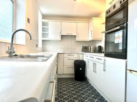 4 bedroom Terraced House to let in 4 Bedroom Student House - City Centre