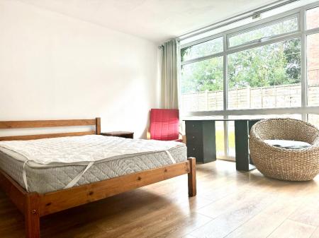 4 bedroom Terraced House to let in 4 Bedroom Student House - City Centre