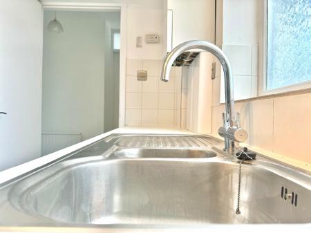 4 bedroom Terraced House to let in 4 Bedroom Student House - City Centre