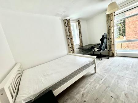 4 bedroom Terraced House to let in 4 Bedroom Student House - City Centre