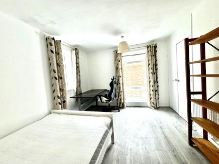 4 bedroom Terraced House to let in 4 Bedroom Student House - City Centre