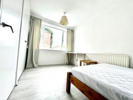 4 bedroom Terraced House to let in 4 Bedroom Student House - City Centre