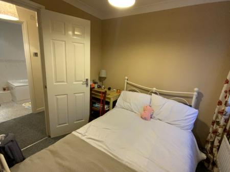 2 bedroom Apartment to let in Station Road West