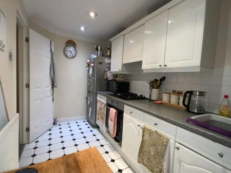 2 bedroom Apartment to let in Station Road West