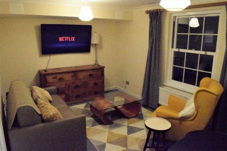 2 bedroom Apartment to let in Station Road West