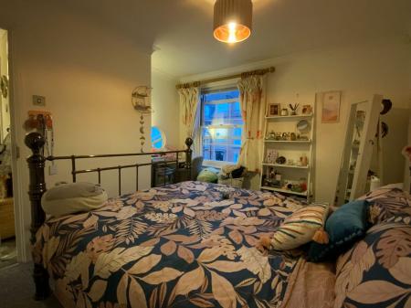 2 bedroom Apartment to let in Station Road West