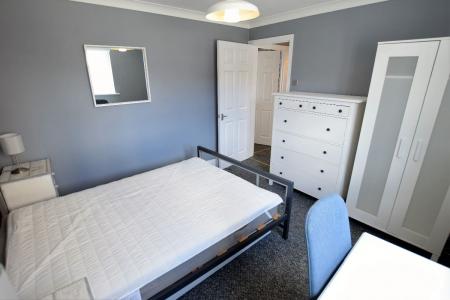 2 bedroom Apartment to let in 2 Bedroom Student Home - Stirling Court, City Centre