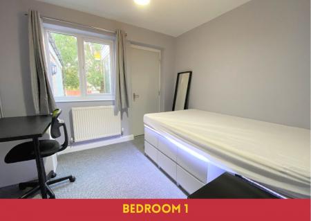 6 bedroom Semi-detached house to let in 6 Bedroom Student Home - Downs Road, UKC