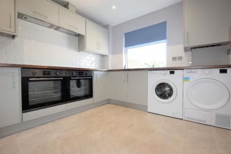 5 bedroom Terraced House to let in 5 Bed Student Home - 80 Downs Road, Canterbury