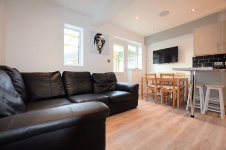 5 bedroom Semi-detached house to let in 13 Montfort Close (UKC)